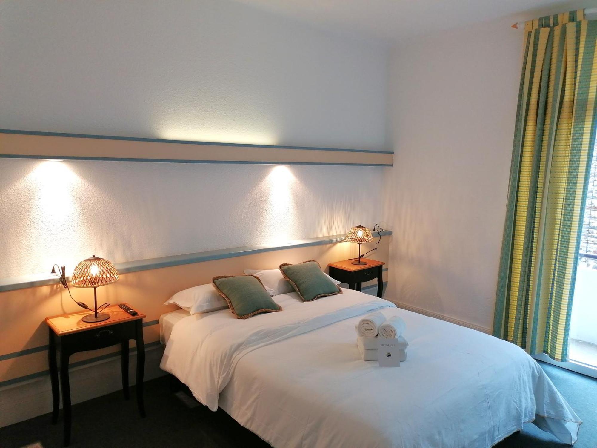Hotel Restaurant Aux Armes D'Estaing - Kb Hotel Group Exteriör bild